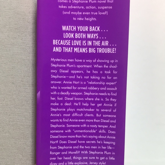 ** 3/$5 ** Plum Lovin” by Janet Evanovich, #12 in Stephanie Plum Series - Picture 7 of 9